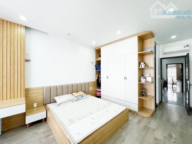 Bán nhà gốc dân Lê Hồng Phong gần sân bay Cát Bi. DT 60m2 x 4.5T - 3
