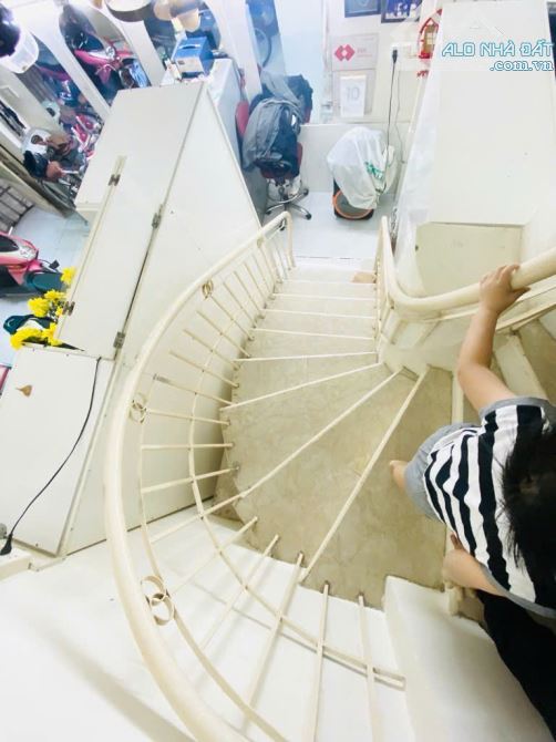 KHU VIP HOÀNG HOA THÁM - DT (3.8Mx11.5M) 2 TẦNG BTCT - HẺM RỘNG THÔNG THOÁNG - SỔ ĐẸP - 3