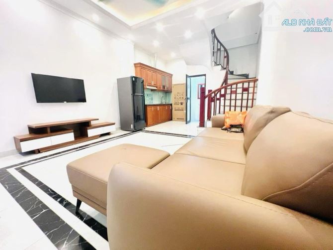 Bán nhà đẹp phố Tư Đình, Long Biên full nội thất - 3