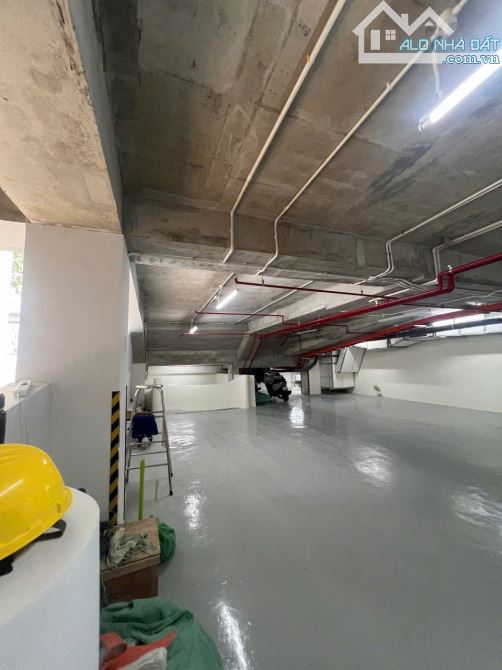 Cho thuê tầng trệt diện tích 1000m tại mặt đường Cách Mạng Tháng 8 quận 10 - 3