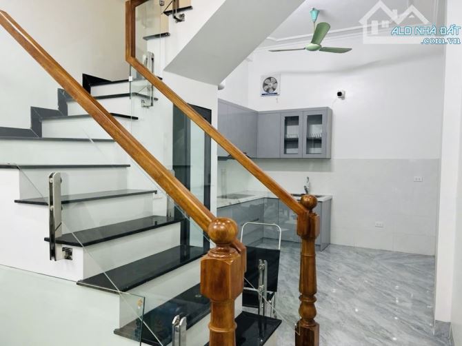 Trần Quốc Hoàn-Phân Lô-Ô Tô Vào Nhà DT 40m .5 Tầng .4 Ngủ .MT 3,8m -Vị Trí Đẹp.Giá 14,1 Tỷ - 3