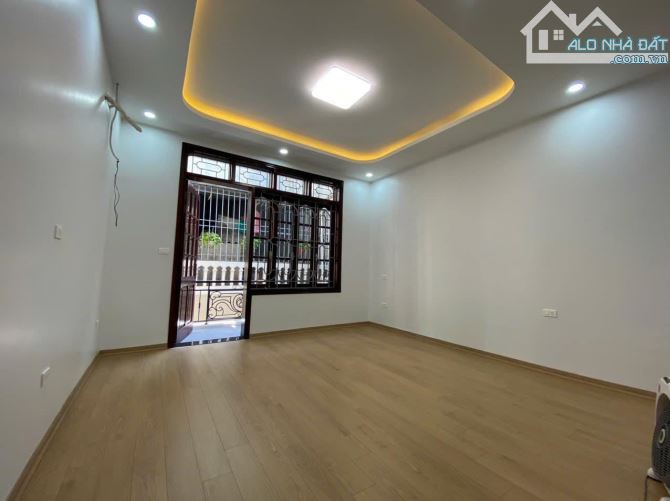 Bán nhà đẹp ngã 4 Hào Nam 40m2 x 4 tầng chỉ 6.88 Tỷ, giá rẻ nhất khu vực, ngõ - 3