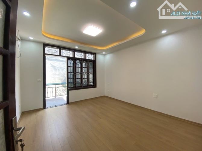 Bán mặt phố Đặng Dung Ba Đình Dt 55m2 5 tầng mt5m Giá 51 tỷ lh Huyền 7X - 3