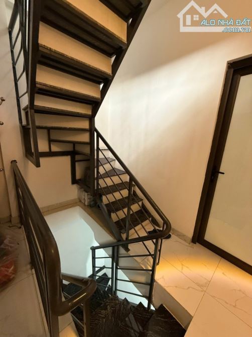 Mặt ngõ, ngõ to hơn phố, đường ô tô tránh phố Trường Chinh, Đống Đa. - 3