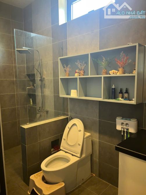 Bán nhà 3PN Đức trọng dt 10x30m tc200m2 giá 3,7ty - 3