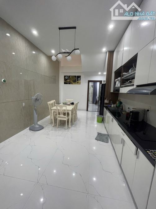 🌟🌟🌟BÁN NHÀ 3 TẦNG ĐẢO 1 VỊ TRÍ SÁT CẦU HOÀ XUÂN LH EM HỌC XEM NHÀ🌟🌟🌟 - 4
