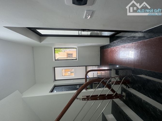 Bán nhà Đội Cấn, DT 40m2, MT 6m, phân lô oto, dân xây kiên cố, lô góc, giá 10 tỷ - 4