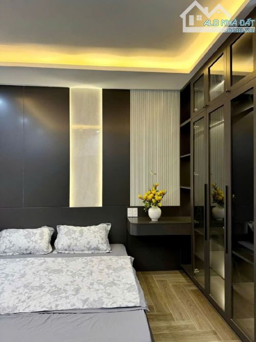 BÁN NHÀ 2 TẦNG 3 MẶT KIỆT NGUYỄN HUY TƯỞNG - FULL NỘI THẤT - GIÁ CHỈ 3,29 TỶ - 4