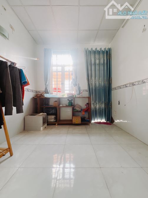 Chính chủ cần bán gấp nhà 3 tầng 4pn 3wc sổ hồng có sẵn - 4