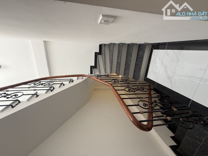 Bán nhà Đội Cấn, DT 43m2 x 5T, MT 4m, vị trí đắc địa, gần oto, nhà đẹp long lanh, 10 tỷ 4 - 4