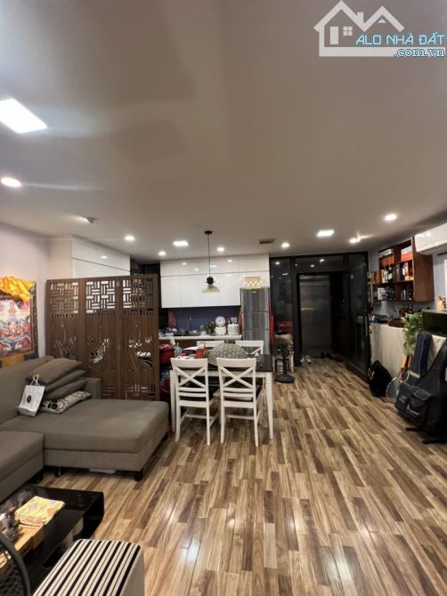 Bán mặt phố Đặng Dung Ba Đình Dt 55m2 5 tầng mt5m Giá 51 tỷ lh Huyền 7X - 4