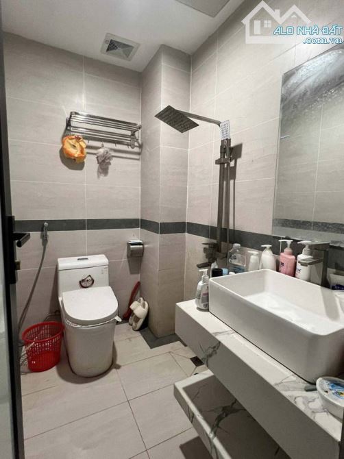 Bán nhà dòng tiền - Đê La Thành - 8 Phòng - 50Tr/ Tháng - Pccc - 70M, 5T, 6MT - 5