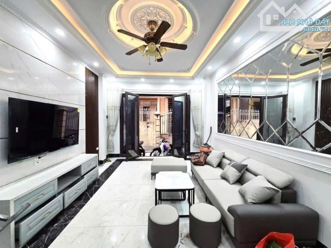 BÁN NHÀ CẦU GIẤY – NHÀ ĐẸP - FULL NỘI THẤT -  VỊ TRÍ ĐỈNH - GIÁ 7.6 TỶ - 3