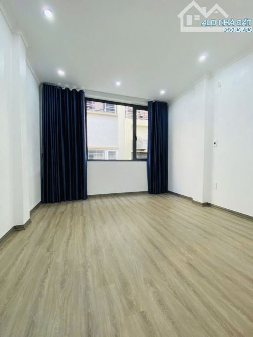 Trần Quốc Hoàn-Phân Lô-Ô Tô Vào Nhà DT 40m .5 Tầng .4 Ngủ .MT 3,8m -Vị Trí Đẹp.Giá 14,1 Tỷ - 5