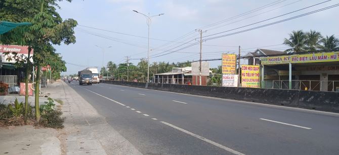 Ngay sát QL1A. Cầu Rượu, Châu Thành, TG. Bán rẻ khu đất rộng 2.260m2 tặng nhà, - 5