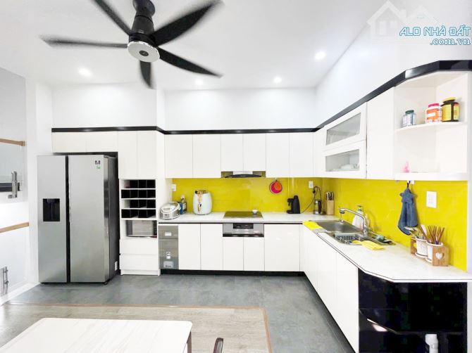 Bán nhà gốc dân Lê Hồng Phong gần sân bay Cát Bi. DT 60m2 x 4.5T - 6
