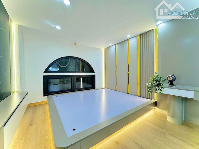 30m2 - 6 tầng - MT 3,2m  Hào Nam - Đống Đa - Sổ Đẹp  6 TẦNG THANG MÁY - FULL ĐỒ - 6