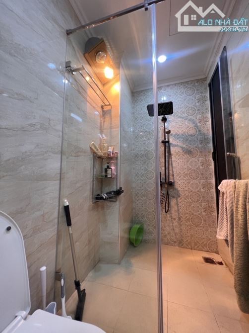 Bán nhà 5 tầng Ngô Gia Tự - Long Biên. Ô tô đỗ cửa, thang máy, ful.l nội thất. Giá 10,4 tỷ - 8