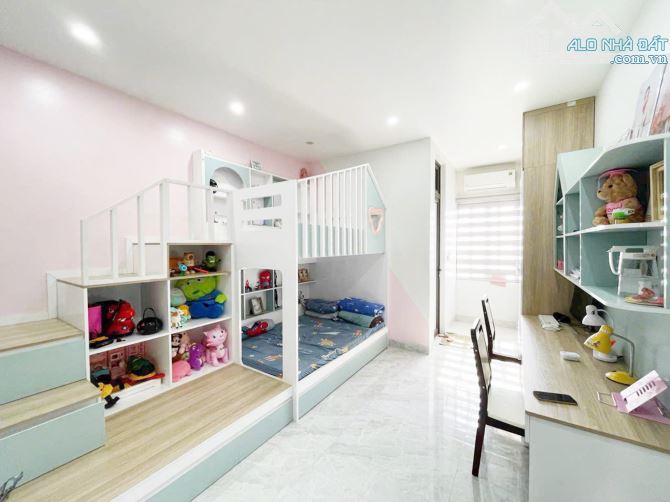 Bán nhà gốc dân Lê Hồng Phong gần sân bay Cát Bi. DT 60m2 x 4.5T - 9