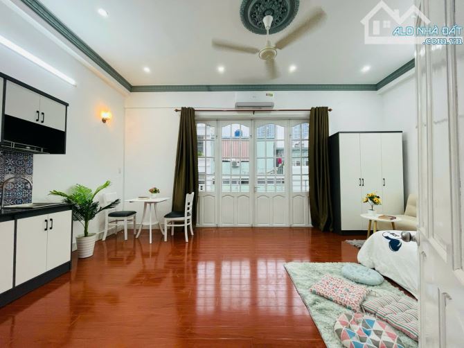 Căn hộ cho thuê ngay trung tâm quận 10, có cửa sổ, bancol đón nắng, gần UEH - 9