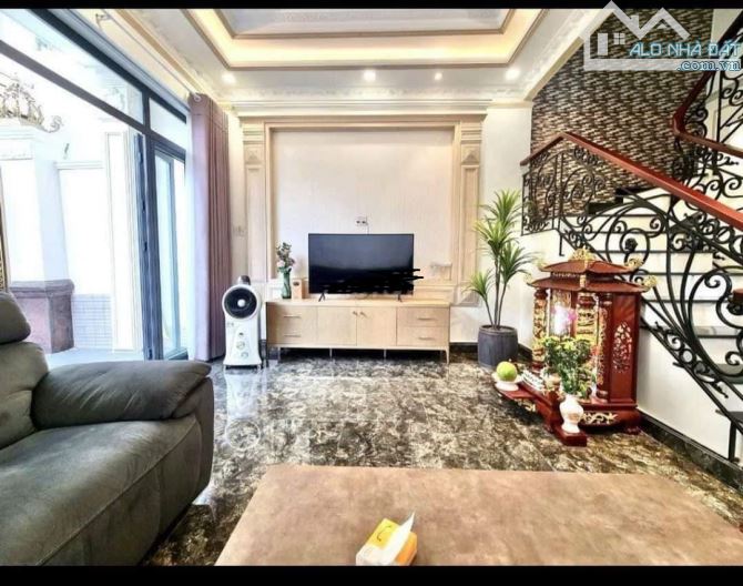 BAN NHA MT, đường TRẦN XUÂN SOẠN. Quận 7, 3 lầu mới đẹp. Dt: 4.5m x 38m. Giá: 25 tỷ