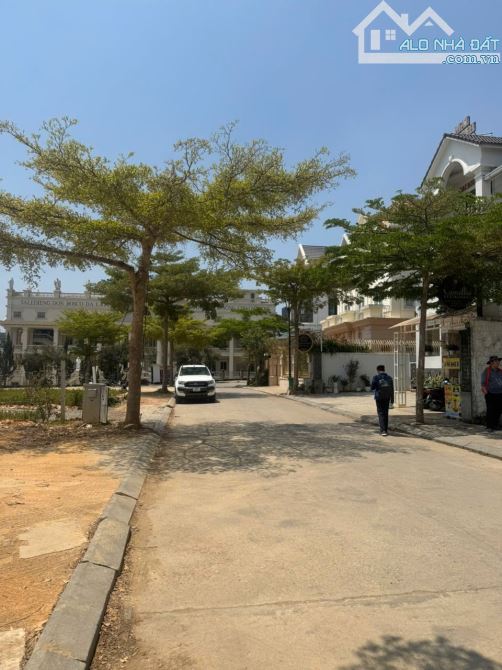 Em cần bán 2 lô đất LQH Golf Valley, phường 2, tp Đà Lạt.  363m³ - 403m².
