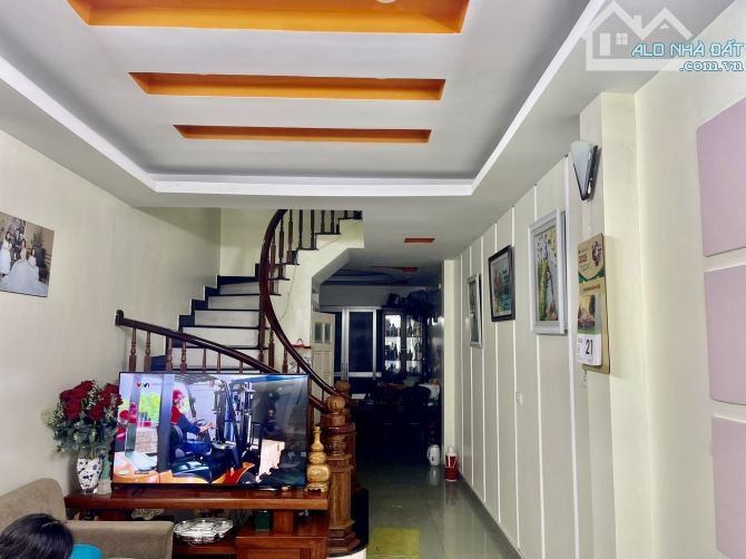 HOT NHẤT HÔM NAY-THÁI THỊNH-MẶT NGÕ-TƯƠNG LAI RA PHỐ- 56M,5T