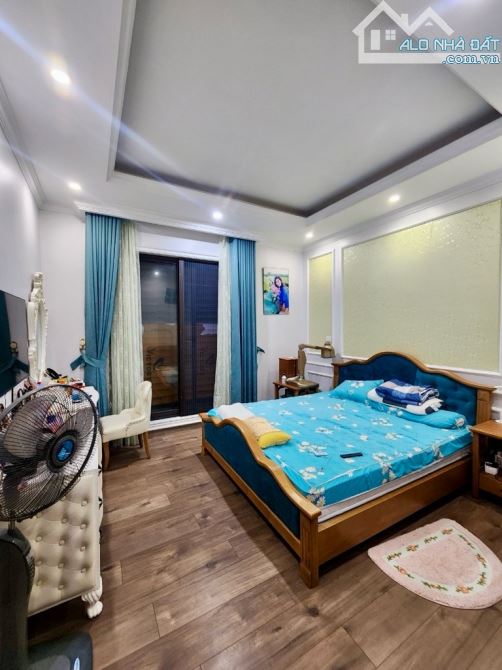 CẦN BÁN NHÀ TRUNG KÍNH, 6 TẦNG, PHÂN LÔ, NGÕ Ô TÔ TRÁNH, 105 M2, 28 TỶ 8