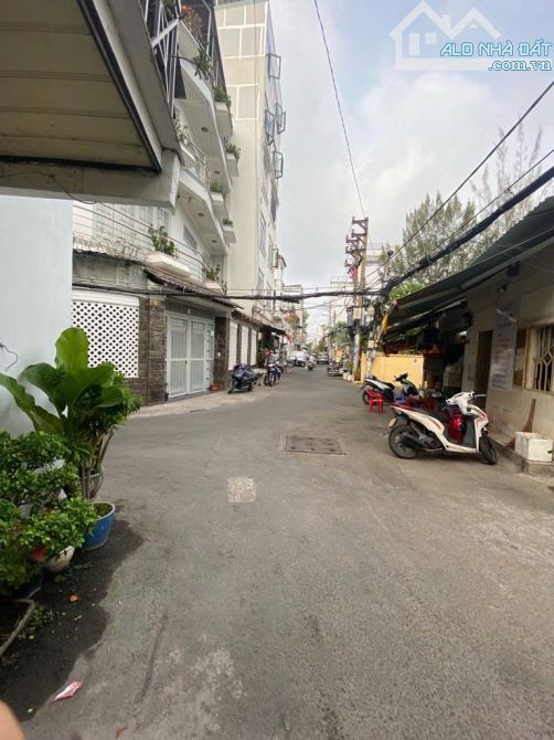 HẺM XE HƠI THÔNG BẠCH ĐẰNG - GẦN NGÃ 4 HÀNG XANH - CHỢ BÀ CHIỂU - NHÀ MỚI 2 TẦNG - CHỈ 4.X