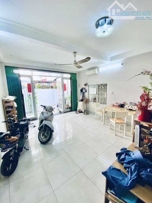 Nhà 3 Tầng - Xe Hơi Đỗ Cổng - Huỳnh Văn Bánh - DT 54m2(MT 4.3m) Chỉ 9 Tỷ 999 TL