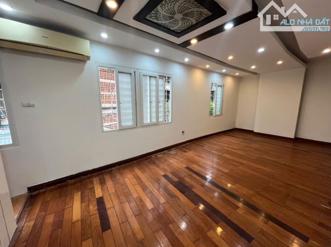 19 LIỄU GIAI. CHO THUÊ NHÀ TẬP THỂ TẦNG 2, RỘNG 90 M,  _ 9 _ TRIỆU.
