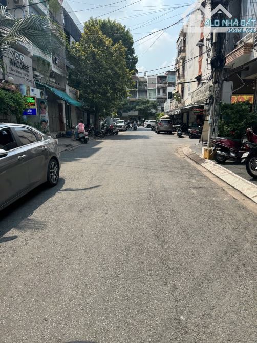 Biêt Thự Khu Cư Xá Lê Đại Hành Q11 . DT : 10 x 20m , 2 Lầu , Giá : 32 tỷ TL