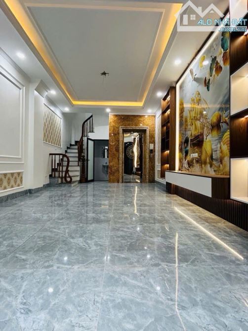 Nhà Đống Đa gần ô tô, 6 tầng thang máy, mặt tiền rông, sổ nở hậu, kinh doanh đỉnh