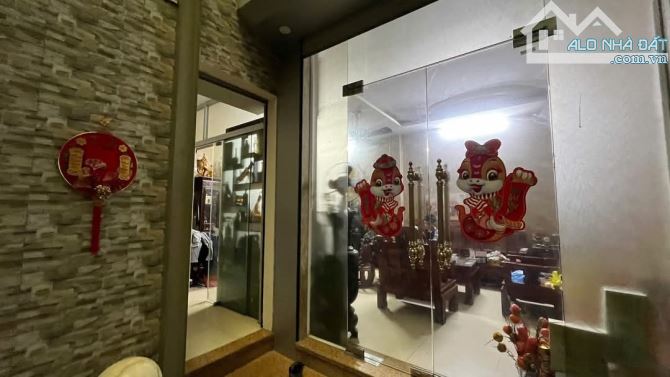 Hào Nam Đáng Quan Tâm Lô Góc 7 Tầng Thang Máy 53m2, mt 7.6m, 14 tỷ 75
