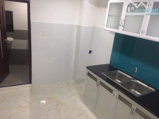 Bán nhà HXH gần vòng xoay Lê Đại Hành, Quận 11, 37m2, chỉ nhỉnh 4 tỷ