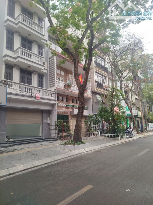 BÁN NHÀ 3 TẦNG PHỐ TÔ HIỆU NGHĨA TÂN CẦU GIẤY 80M MT 5M 37 TỶ MẶT PHỐ VỈA HÈ KD BẤT CHẤP