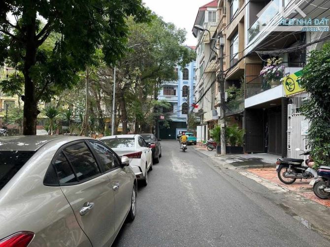 Bán nhà mặt hồ Chùa Láng - Đống Đa, vị trí đỉnh, lô góc, 64 m2, 6 tầng, 32.95 tỷ
