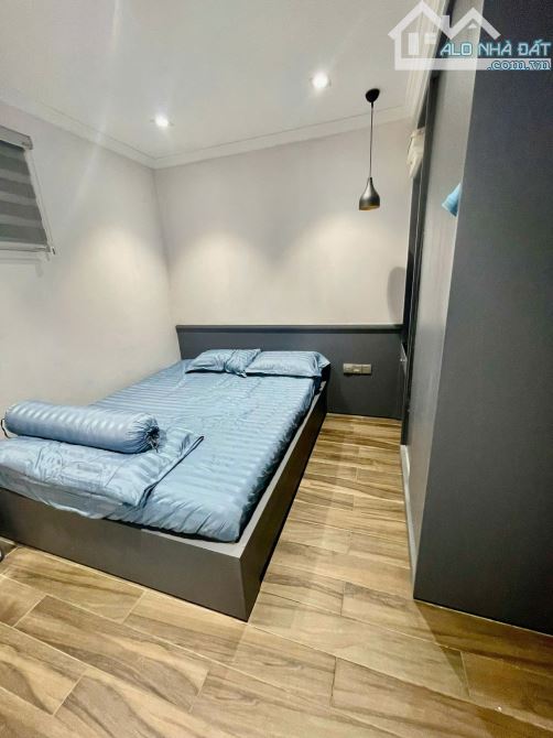 Ngộp bank bán gấp căn biệt thự khu vip Hồ Văn Huê - 7.1x17m Hầm 6 tầng gía giảm về 35 tỷ.