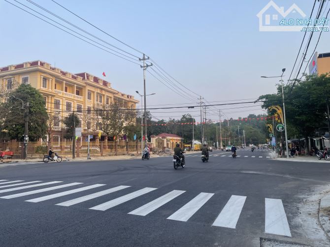 Bán nhà biệt thự mặt tiền đường Phạm Văn Đồng trung tâm tp Quảng Ngãi