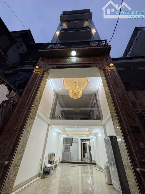 MẶT PHỐ VỌNG, HAI BÀ TRƯNG, GIỮA PHỐ, VỈA HÈ RỘNG, SỔ PHÂN LÔ 70M2 MT GẦN 5.5M.