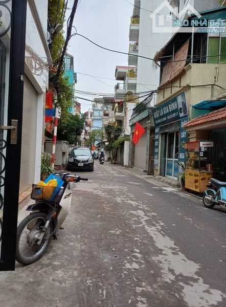 Bán nhà mặt ngõ ô tô phố Lạc Long Quân, Quận Cầu Giấy, nhà dân xây