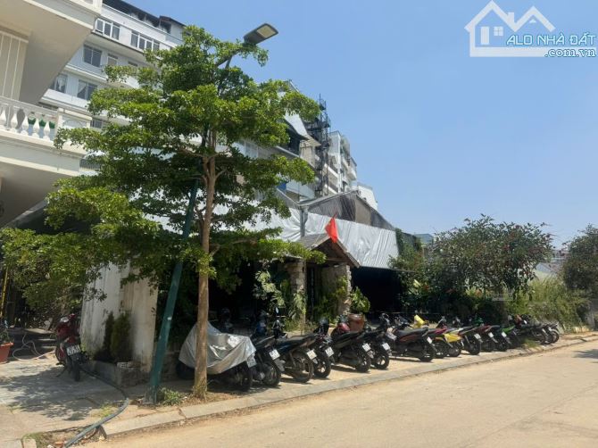 Em cần bán 2 lô đất LQH Golf Valley, phường 2, tp Đà Lạt.  363m³ - 403m². - 1