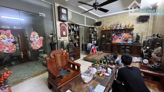 Hào Nam Đáng Quan Tâm Lô Góc 7 Tầng Thang Máy 53m2, mt 7.6m, 14 tỷ 75 - 1