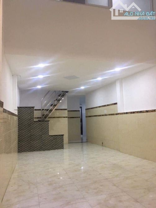 Bán nhà HXH gần vòng xoay Lê Đại Hành, Quận 11, 37m2, chỉ nhỉnh 4 tỷ - 1