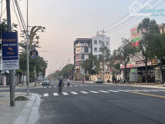 Bán nhà biệt thự mặt tiền đường Phạm Văn Đồng trung tâm tp Quảng Ngãi - 1