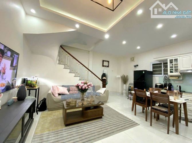 Bán Nhà Hiếm Nguyễn Văn Cừ, Ngọc Lâm, 5 Tầng x 38m2, 10m Ra Ô tô, Gần Cầu, Giá 7,5 Tỷ - 1