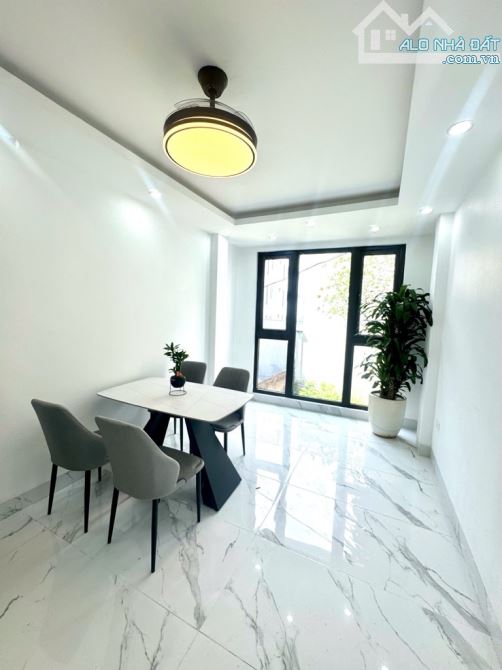 Bán nhà thạch bàn 40m. 4 tầng . Mt 4m. Giá 8.600 có thương lượng - 1