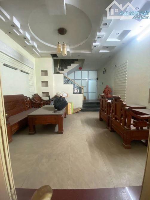 Hiếm nhà đẹp 4 tầng mặt đường Quyết Thắng, 102m2, MT 5m, vị trí đẹp, kinh doanh tốt - 1