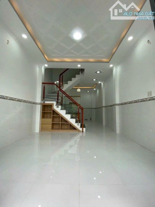 Nhà bán chỉ : 2 tỷ 450  • Diện tích : 4x12,5=50m2 nhà xây 1 trệt , 1 lầu , 2 wc ấp 2/5 LH - 1