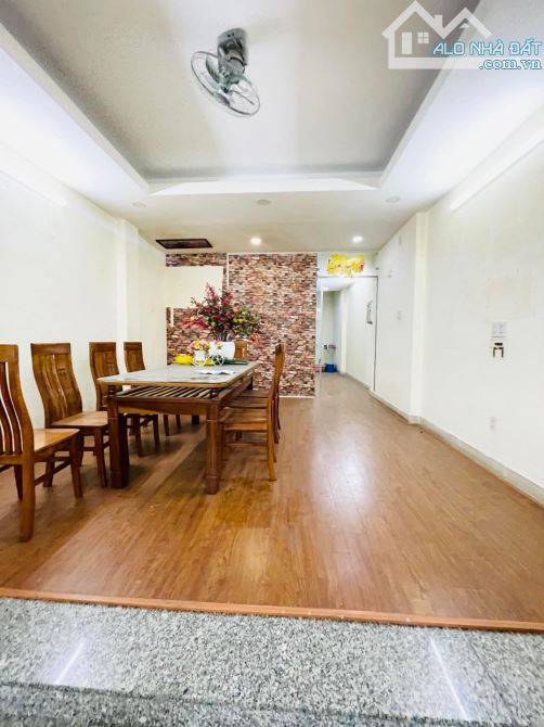 Đường Nguyễn Văn Linh, oto vào nhà, đối diện CC Ecogreen, Nhà 85m2 5 Tầng, - 1
